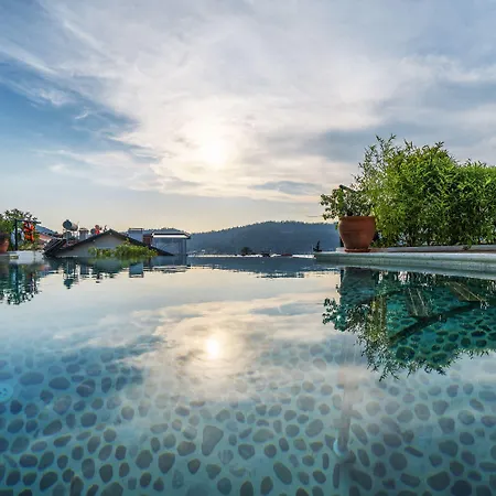 Unique-boutique Class - Adults Only