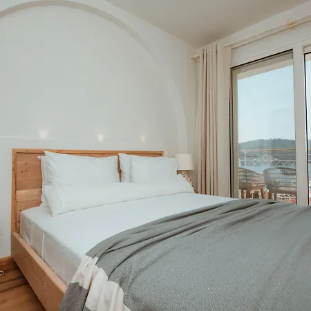 Unique-boutique Class - Adults Only